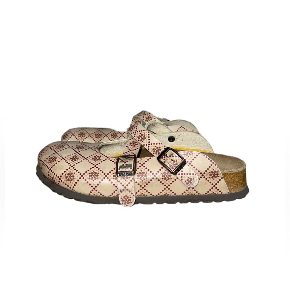Birki’s by Birkenstock Beige Leather Snowflakes Criss Cross Clogs Slip On Size 6